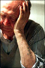 tatouage Auschwitz journal Clarin Argentine Papiernick 