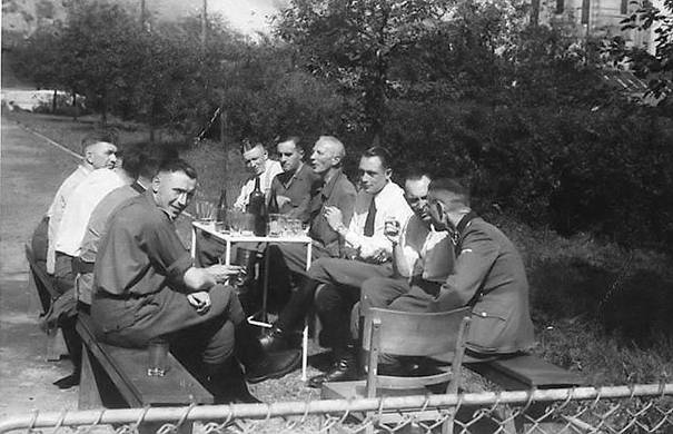 Photo SS repas 1944 Sanitätdienst